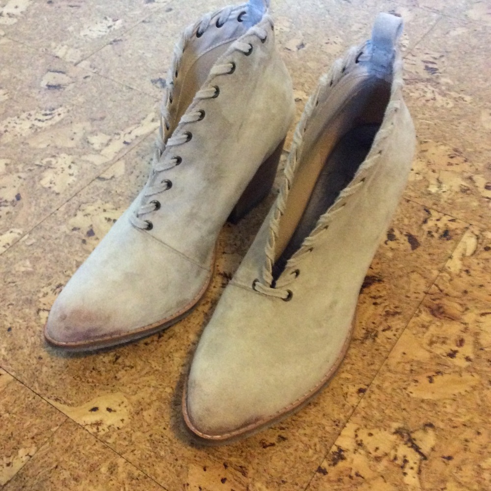 Women’s shoes